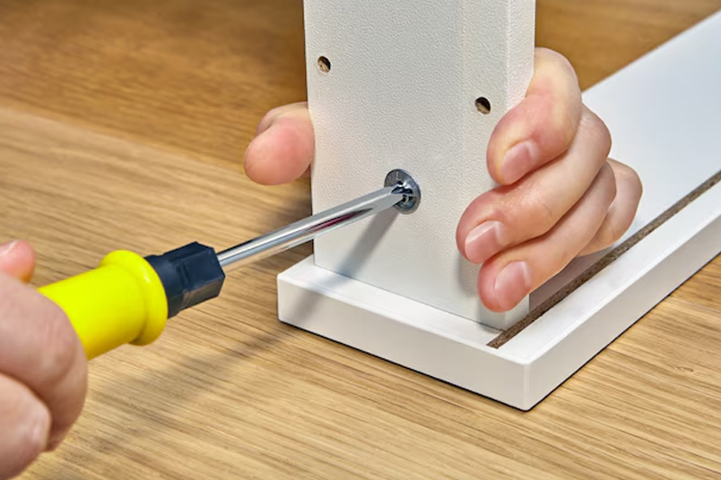 Flat & Star Screwdrivers Applications in Furniture Assembly & Machinery Maintenance